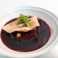ドミニク・ブシェ トーキョー - ⚫魚料理「ハタ゛海と大地の出会い〝お米のブイヨン」やや塩味が強いが、ブイヨンの取り方は完璧