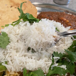 スパイスカレーと酒のアテ トリステッサ - バスマティーライスというインド米、サラサラで軽ーいお米です。