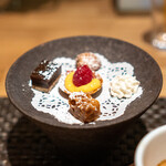 ARMONICO - ザレッティ ココナッツのメレンゲ フロランティーヌ オペラ 木苺のタルト