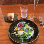 151412186 - - 季節の前菜 南会津産ホワイトアスパラのスープ　サラダ仕立て　高知県産アジの炙り