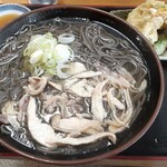 そば処　つる福 - 料理写真:冷たい肉そば とり天野菜セット 大盛(960円也)決して冷たくはなかった…。
