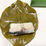 Kaki no Hazushi Yamato Tenri Ten - Unwrapping it releases a delightful aroma of Kaki leaves ♡