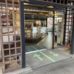 Kaki no Hazushi Yamato Tenri Ten - Due to the COVID-19 pandemic, the entrance and exit routes are also indicated. (^з^)-☆