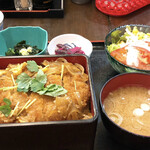 駒八 - カツ丼とトマトサラダランチ