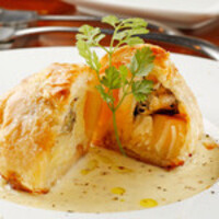 牡蠣とホタテのパイ包み焼き アンチョビクリームソース