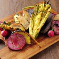 農園野菜の温かいロースト 牡蠣で作るバーニャカウダソースで