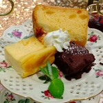 ロココ - 2段ケーキスタンド上段（シフォンケーキ、チーズケーキ、ガトーショコラ）