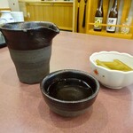 蕎彩庵 - 吉乃川の冷にお通しのフキ煮物