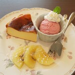 大人 cafe レヨン - ベイクドチーズケーキ