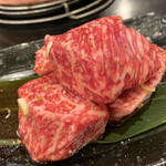 炭火焼肉 ぐら - このサシの入ったカルビがとろけます！！