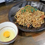 パオーンカレーやきそば生玉子添え