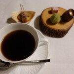 四間道レストランMATSUURA - コーヒーと茶菓子