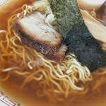 満州ニラら～めんの店 さかえや - 中華そば（中・アップ）