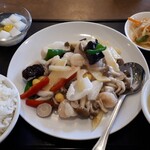 豫園飯店 - 海老と帆立貝とイカの上海風塩炒め　大盛り食事セット