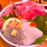 焼津さかなセンター　山水 - 中トロ海鮮丼　¥1,800
            ¥1,800の価値は充分あります。むしろお得です♪