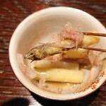 鈴田式 - 北海道のホワイトアスパラの薪焼き浸し