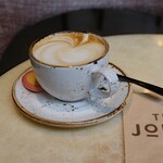 The Jones Cafe Bar - カフェラテ