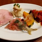 quarto - タパス盛り合わせ 税込900円