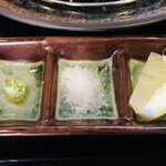 醸し家 おおくぼ - 薬味３種
茎ワサビ 塩 レモン