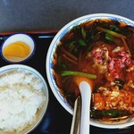 満州ニラら～めんの店 さかえや - 満州ニラ納豆ラーメン（中），ごはん（中）