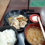 駒ヶ岳サービスエリア（上り） フードコート - 豚野菜炒め定食980円ついキャベツ食べちゃった