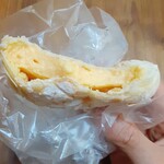 Breadal one - クリームパンの断面