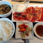 YAKINIKU BISTRO 石鎚 - R3.1:人気№1メニューの黒毛和牛温玉カルビランチ（980円）お肉の量はちょっと物足りないけれど、めちゃくちゃ上質なお肉で美味しかった～♡