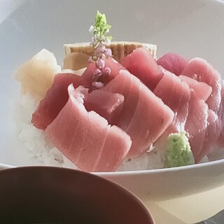 Natural bluefin tuna bowl
