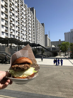 パスタイム - 団地とイモジャーとバーガーです。生きていくって、こんなあべこべが、溶け合っていくことなんですね。