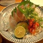 ＜８月＞今回頂いたお刺身は、鯛の松皮つくり。