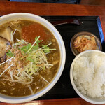 ラーメンたろう - チーズトマトカレーラーメン⊕ご飯