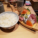 Sushi Sake Sakana Sugi Tama - 舟盛り丼(ご飯大盛り)