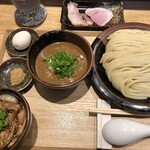 中華蕎麦 とみ田 - つけめん+焼豚ごはん+味玉+魚粉