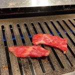 焼肉 たまき家 - 焼いています