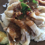 タイオーキッドレストラン - タレをかけて食べる