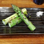 串焼き 巴 - アスパラ炭火焼