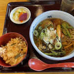 Michinoeki nishikawa gassan meisuikan baiten - 山のめぐみそば900円+山菜ごはん150円