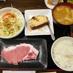 焼きとん屋くうとん - 令和元年11月 ランチタイム 錦雲豚の焼き ロース 700円 サラダ デザート スープ付 ご飯、コーヒー、紅茶お替り自由