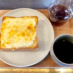 ケヤキコーヒー - チーズトースト＆デヴィビッド・フローレス＆ファミリア