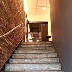 ケヤキコーヒー - 階段から入口へ