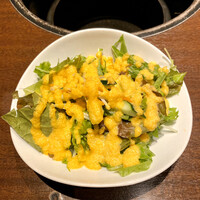 炭火焼肉 ふちおか - 人参と玉葱ソースの彩りサラダ