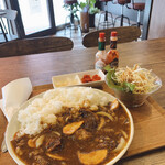 バラティエ - 日替り、牛すじ煮込みカレー