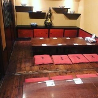 We have a tatami room that can accommodate up to 16 or 32 people!