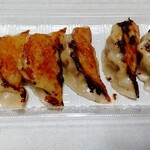 餃子バル 高 - 国産豚肉100%手作り焼き餃子5P 　690円