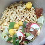 セブンイレブン - 料理写真:購入したカップ麺(沖縄そば)の蓋を開ける