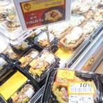 イトーヨーカドー - ナイルレストラン監修のカレーポテサラ
サイズは大298円抜､小198円抜だったかな？の2種類…
小さい方は10％割引だったのでそちらを購入