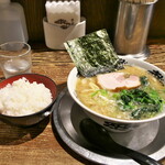 ラーメン あじゃあら - ラーメンと半ライス