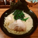 壱角家 - 豚骨醤油ラーメン
