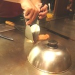 尾道 むらかみ - トンぺい焼きは、トンテキを焼くことから