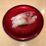 Kaitenzushi Honjin - 赤皿。真鯛。